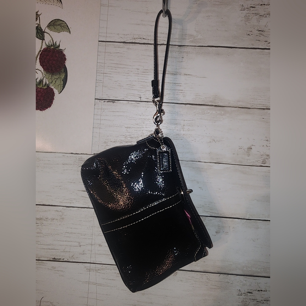 Coach EUC Patent Leather Twist Lock Vintage Wristlet